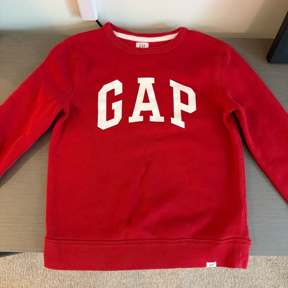 GAP Red Logo Sweatshirt Pullover. Size Medium KIDS